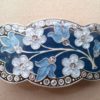Pasador esmaltado de Menorca Bouquet azul.